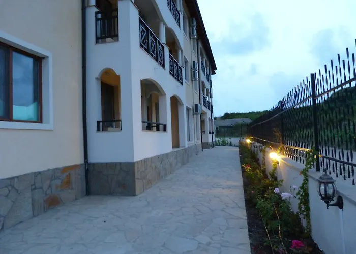 Toma'S Residence - Front Beach