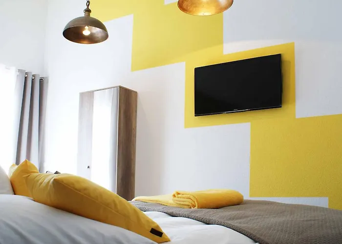 R & J Hotel