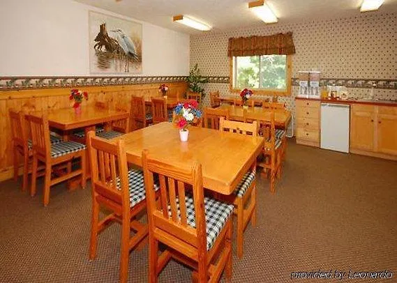 Econo Lodge Inn & Suites