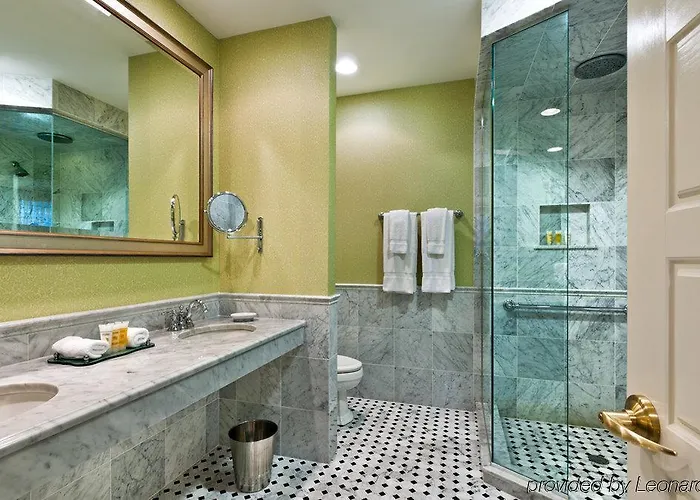Wayne Hotel