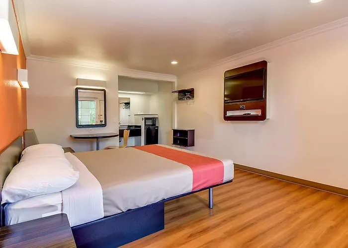 Motel 6 Garden Grove
