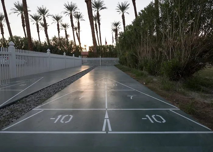 Palm Springs Camping Resort Cabin 3