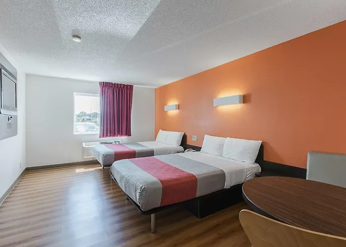 Motel 6 Omaha - Central
