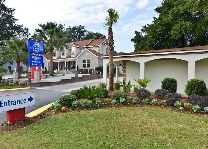 American Inn & Suites - Savannah / Garden City