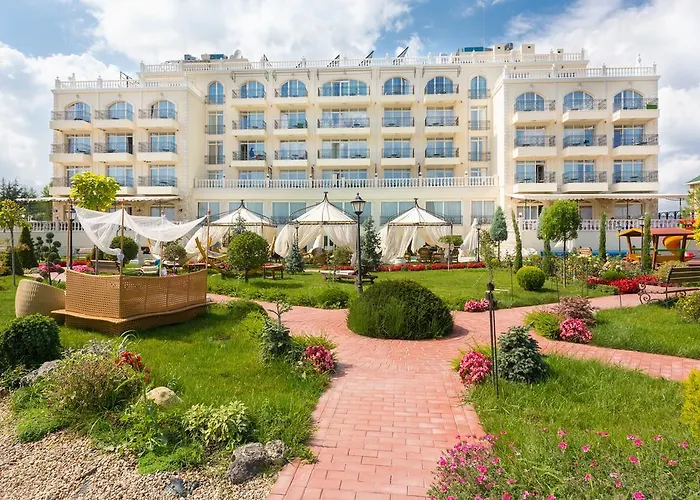 Therma Palace - Balneo Spa, Free Parking & Mineral Pools