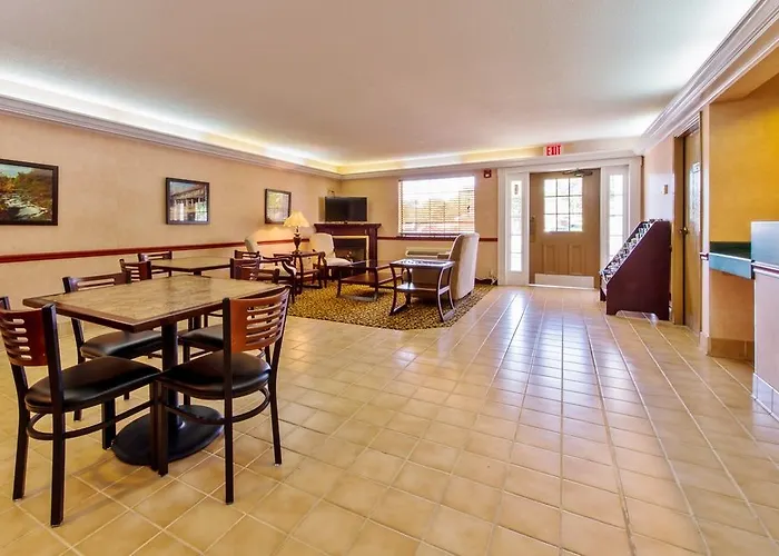 Country Hearth Inn-Toccoa