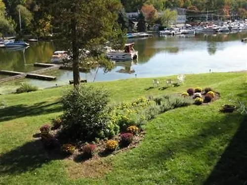 Antons On The Lake