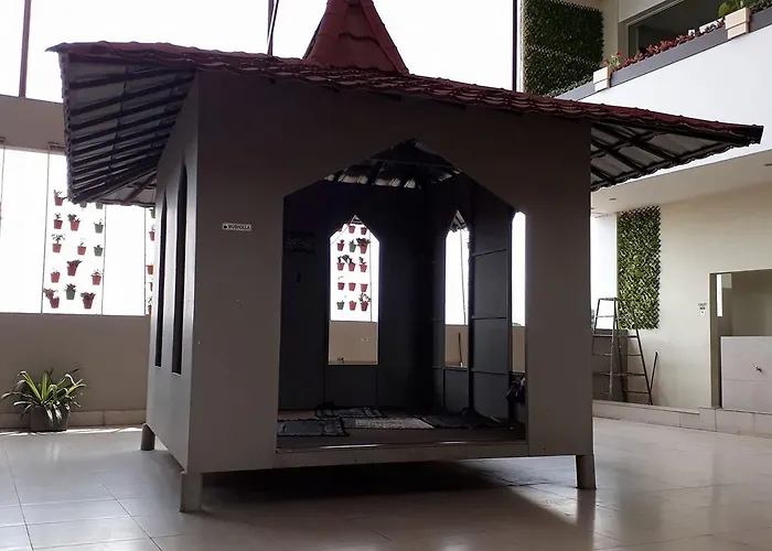 City Hotel