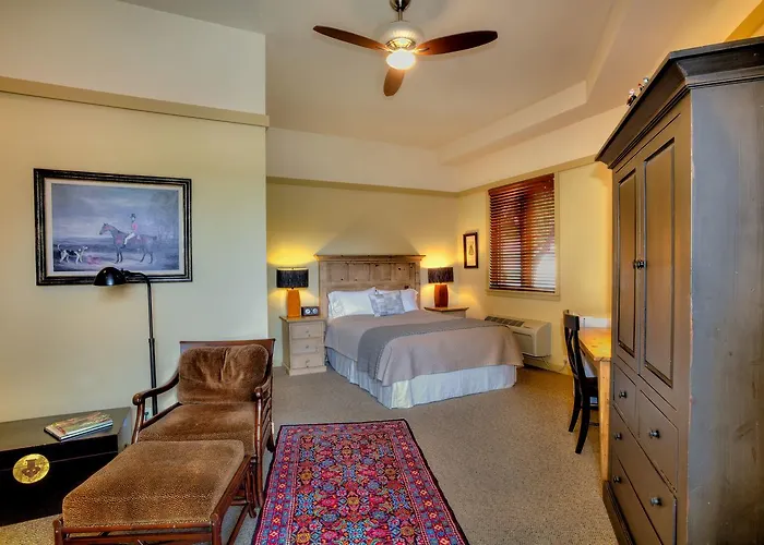 The Eagle Harbor Inn