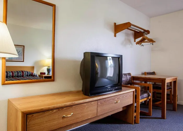 Econo Lodge West Liberty