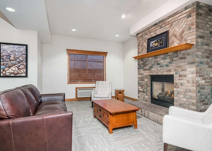Travelodge & Suites By Wyndham Fargo/Moorhead