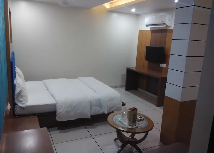 Hotel Apex Inn