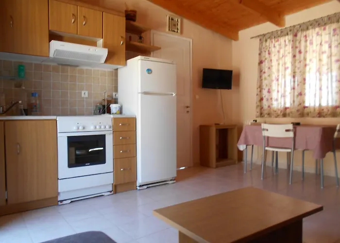 Zephyros Rooms And Apartments