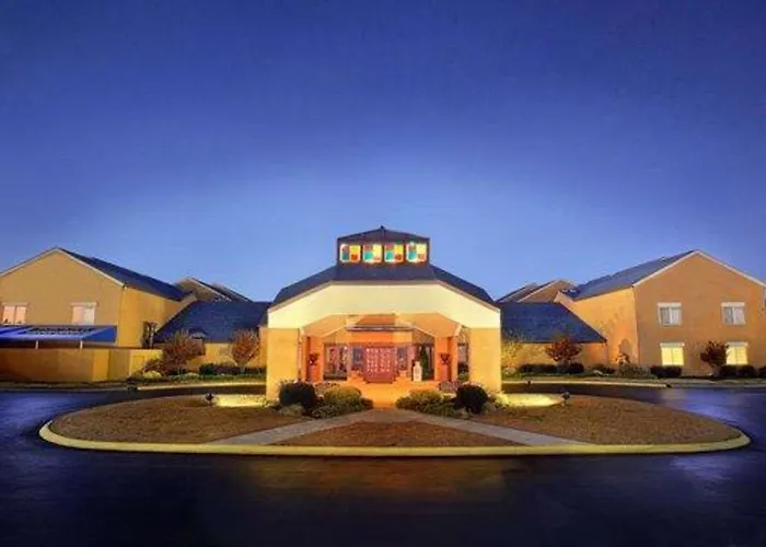 Red Roof Inn PLUS+&Suites Knoxville West - Cedar Bluff
