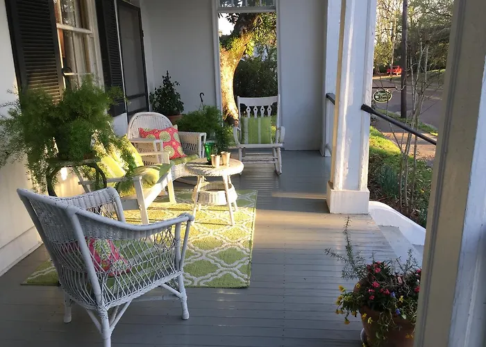 Magnolia Cottage Bed And Breakfast