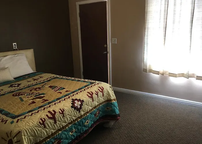 Sun -N- Sand Motel