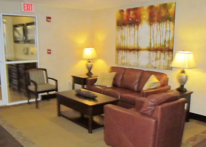 Oak Hill Inn & Suites