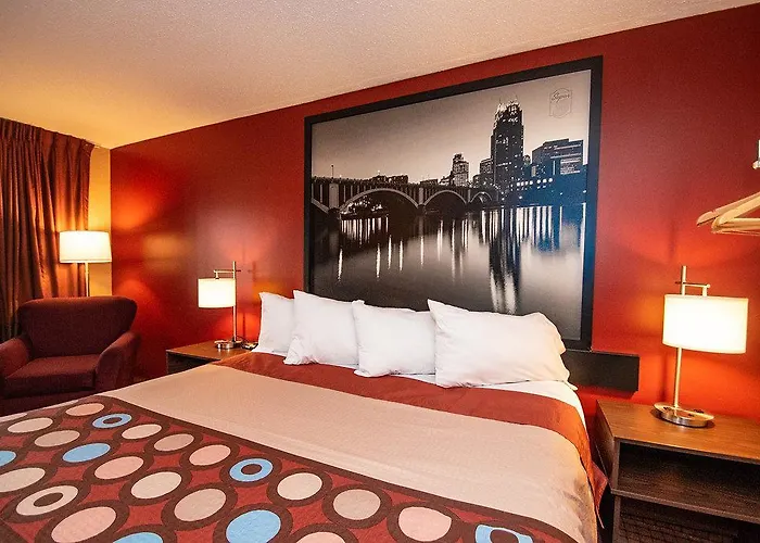 Super 8 By Wyndham Brooklyn Center/Mpls