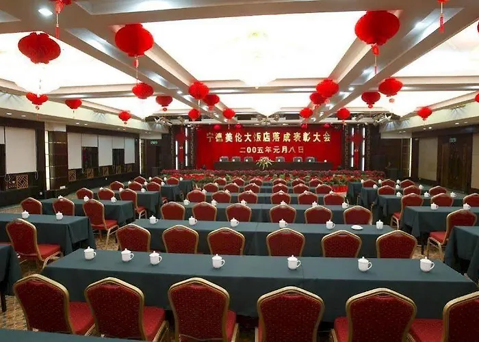 Meilun Business Hotel