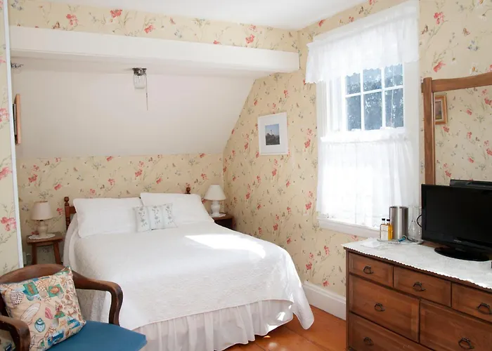 Candlebay Inn