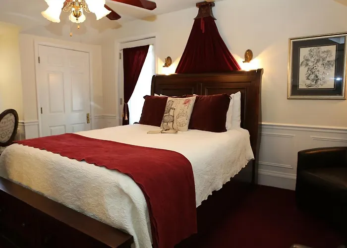 Martha'S Vineyard B & B