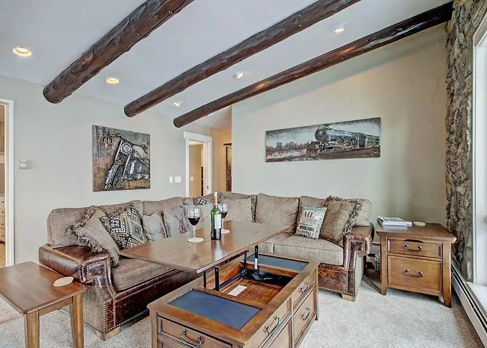 A308 Lake Cliffe Condo