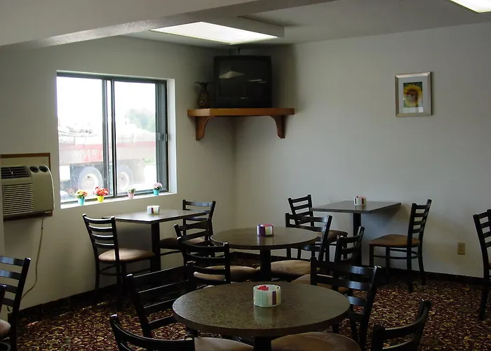 Super 8 By Wyndham Manhattan Ks