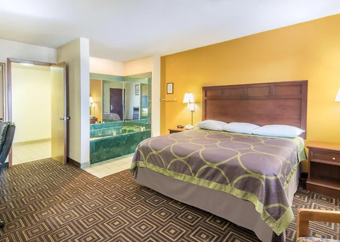 Super 8 By Wyndham Seguin