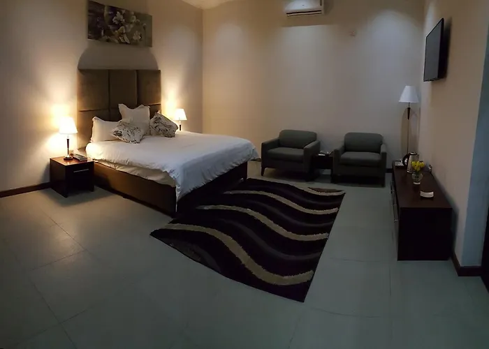 Pamo Hotel And Restaurants