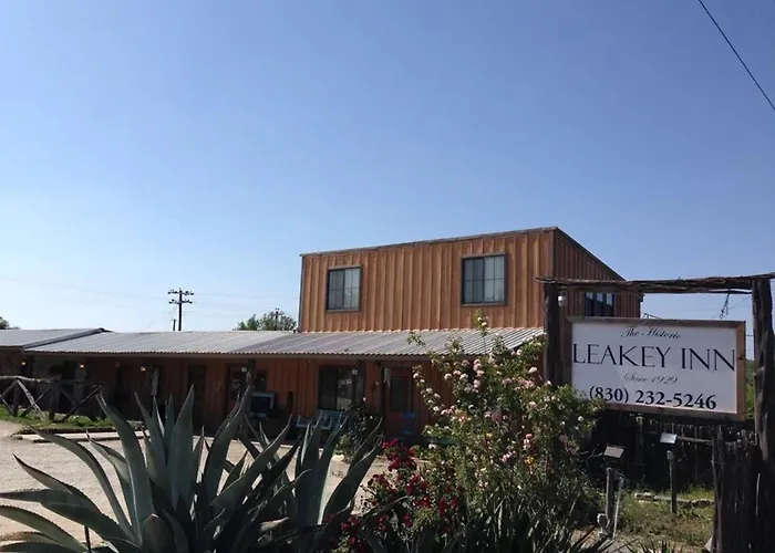 The Historic Leakey Inn