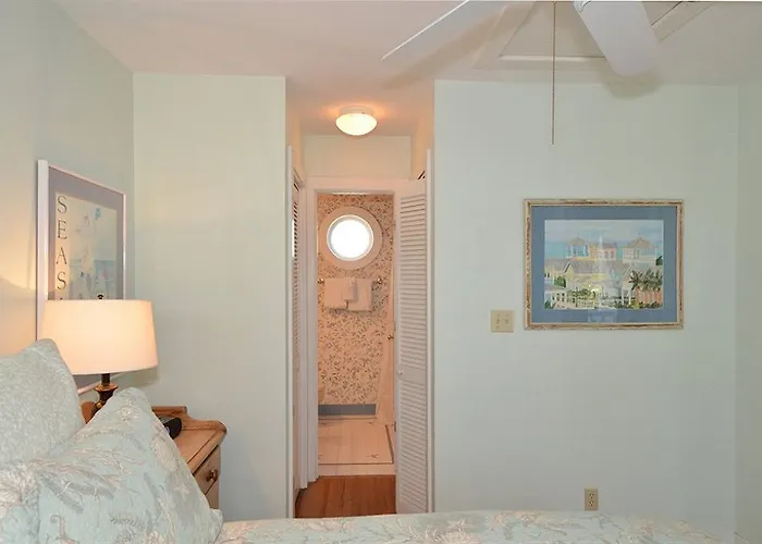 Cottage Inn By The Sea