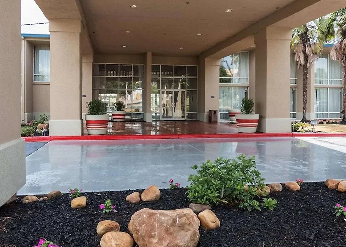 Economy Inn & Suites