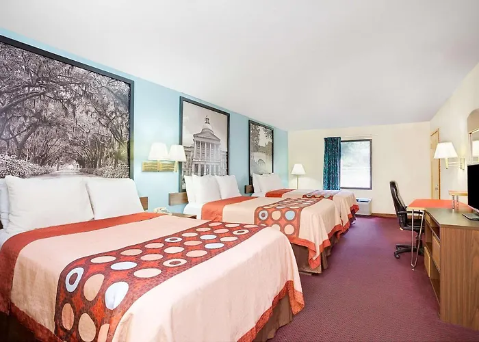 Super 8 By Wyndham Forest Park