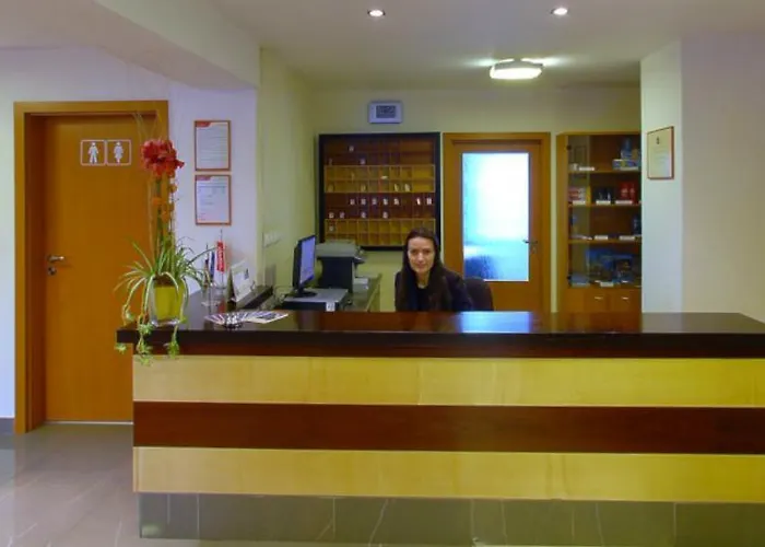 Econo Hotel