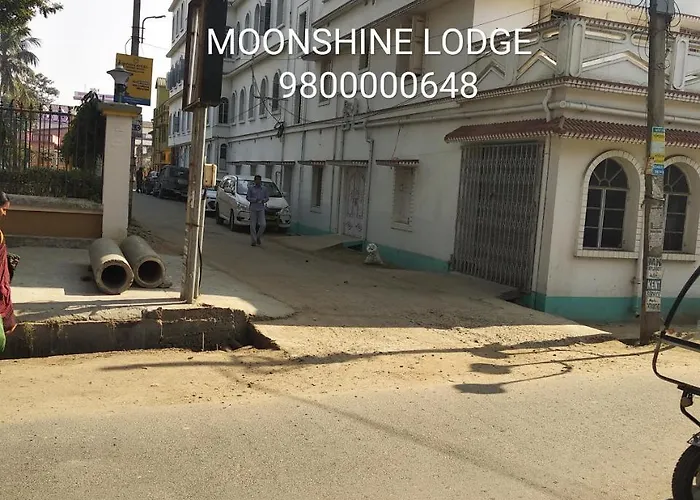 Moonshine Lodge