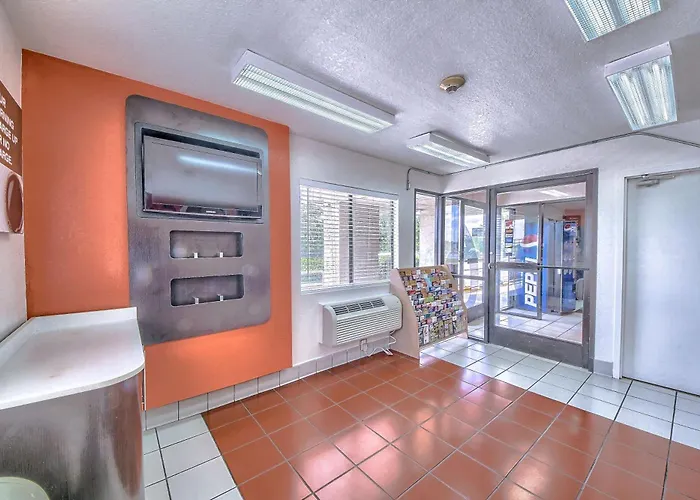 Motel 6 San Antonio, Tx Six Flags Fiesta Tx - La Cantera Area