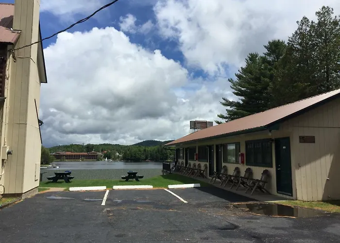 Pine Knoll Hotel Lakeside Lodge & Cabin