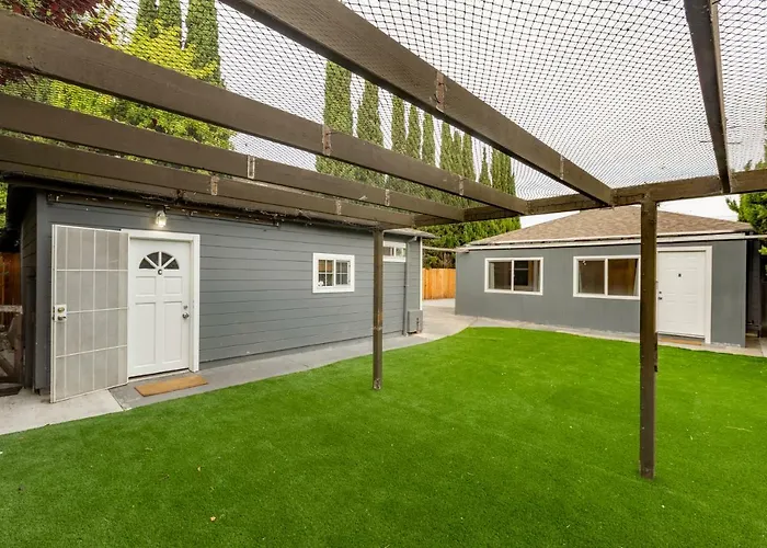 @ Marbella Lane 5Br House In Downtown Redwood City