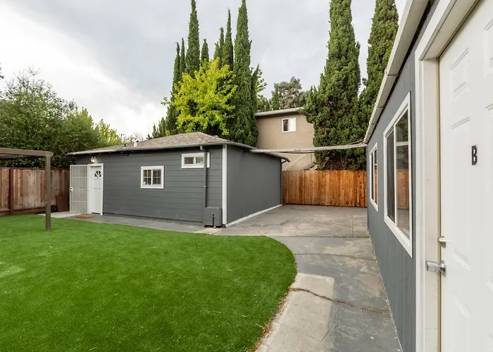 @ Marbella Lane 5Br House In Downtown Redwood City