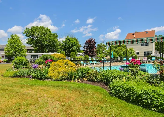 The Holiday House Condominiums