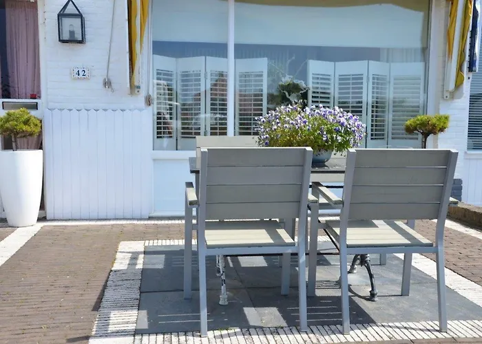 Pension 'T Hofje 350 Meter Van Het Strand