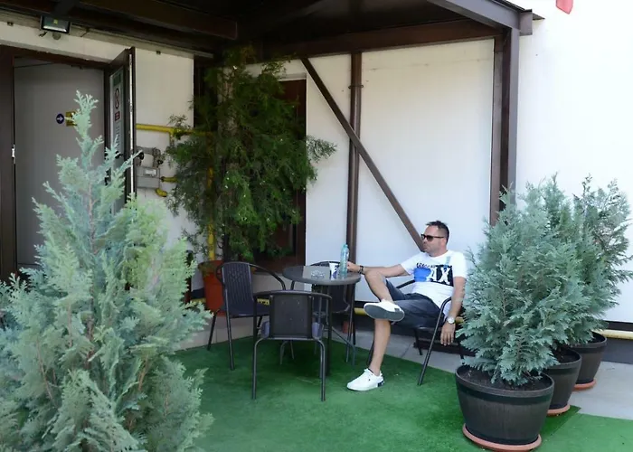 Corner Center Rental
