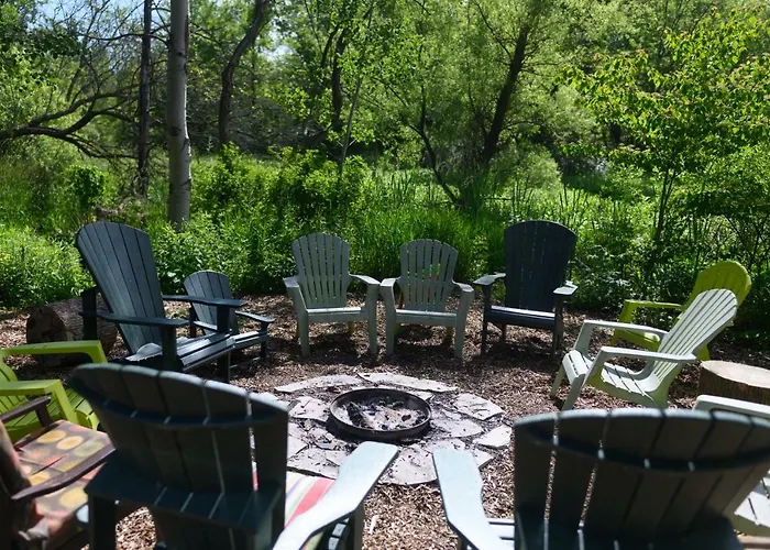 Forest Motel & Woodland Retreat Stratford