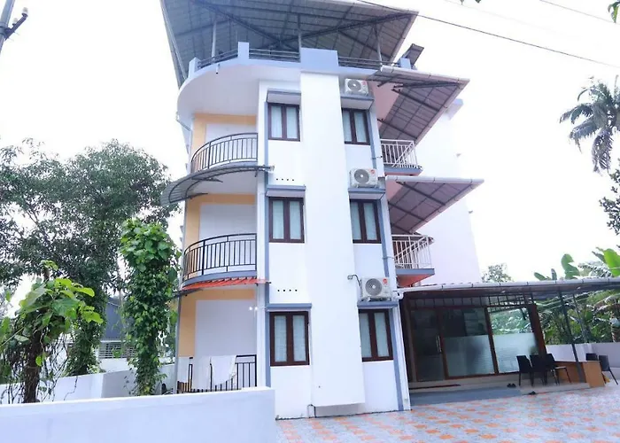 Base9 Hotel - Cochin Airport