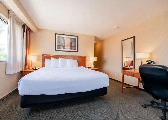 Hotel Kelowna & Conference Centre