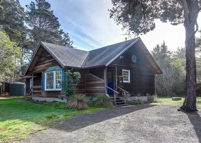 Fort Bragg Cottage - Walk To The Beach & Bluffs