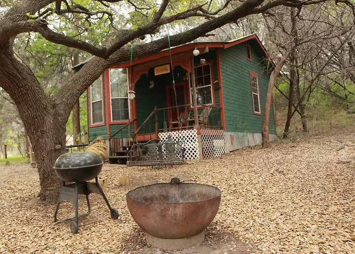 The Victorian Cottage At Creekside Camp & Cabins