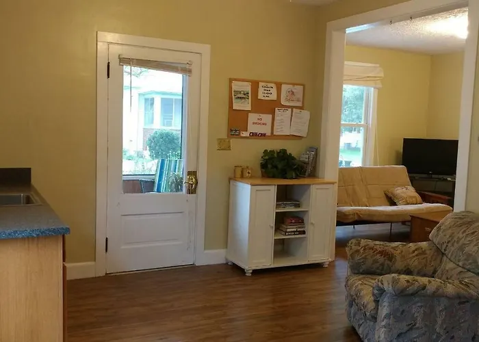 Aunt Jane'S Guest House