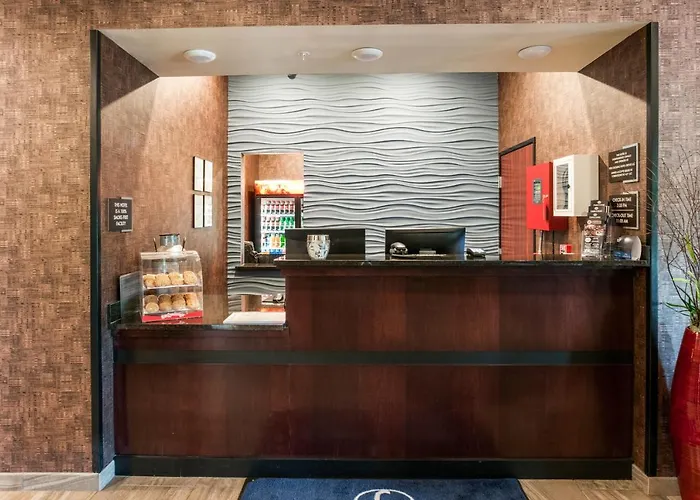 Cobblestone Hotel & Suites Appleton International Airport