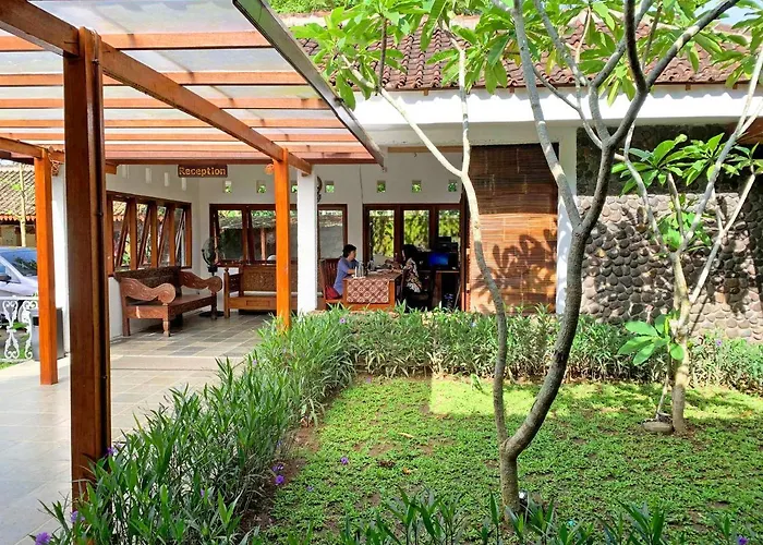 The Nalaya Hotel & Resto